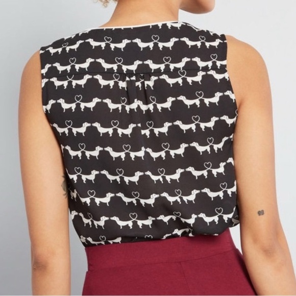 🌻ModCloth Weenie Dog Heart Black and White Blouse size XS - Picture 4 of 9